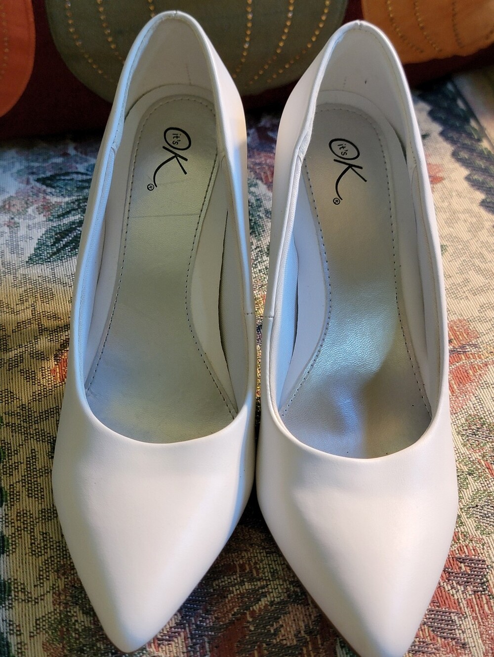 It's OK Kensie White Pointed-Toe Classic Pumps